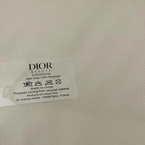 Stylish Dior Beauty GWP tote.
Cream Lace tote with embroidered buttertly - Picture 12 of 14